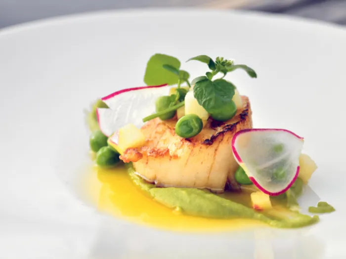 Poêlée de St Jacques et sa crème de Petits Pois au gingembre