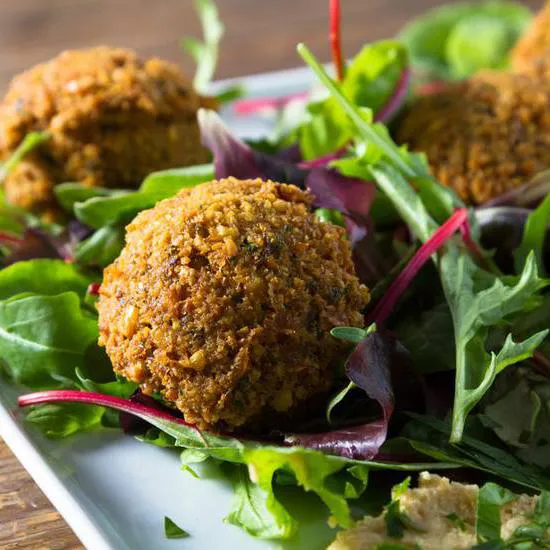 Weiche und knusprige Kichererbsen-Falafel