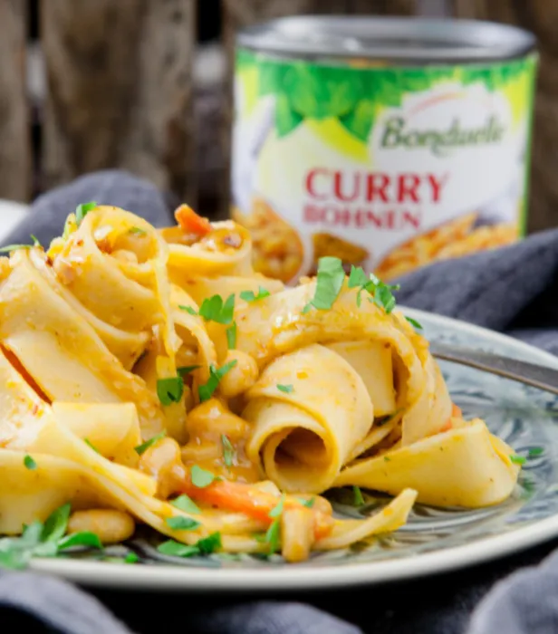 Curry-Pasta mit Bohnen & Gemüse