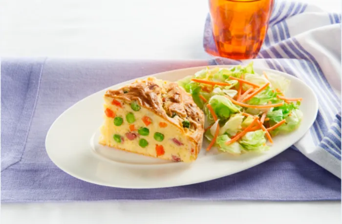 Torta salata con piselli e carotine