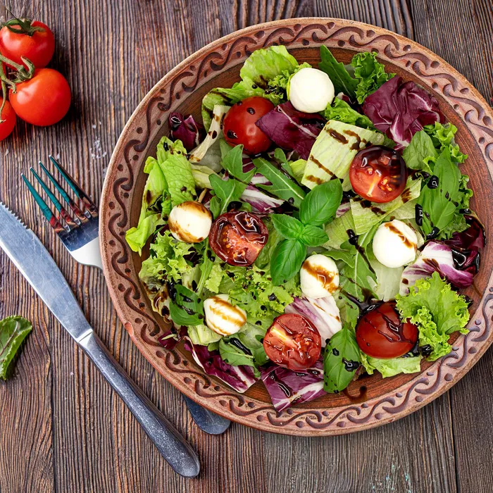Italian Caprese mit Zitronen-Basilikum-Dressing