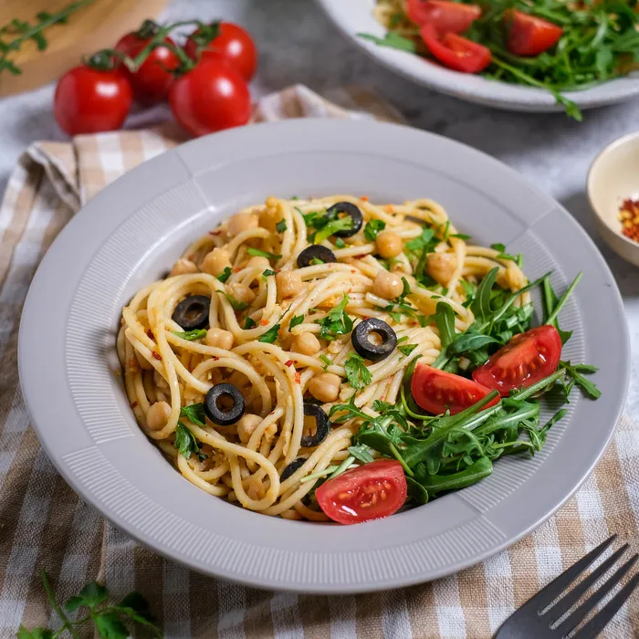 Csicseriborsós-szardellás spagetti