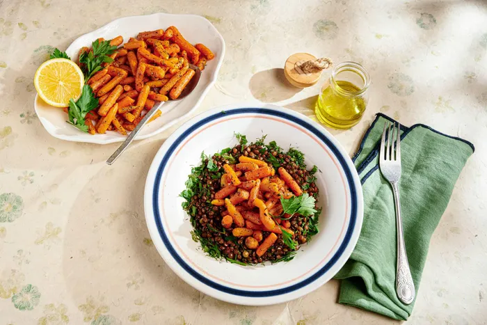 Бейби морковчета със зелена леща, лимон и пресни билки