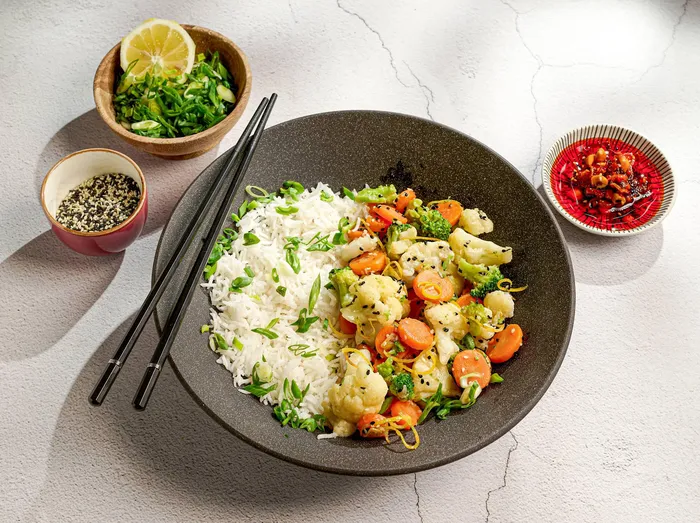 Ориз басмати с императорски микс и топъл дресинг с лимон