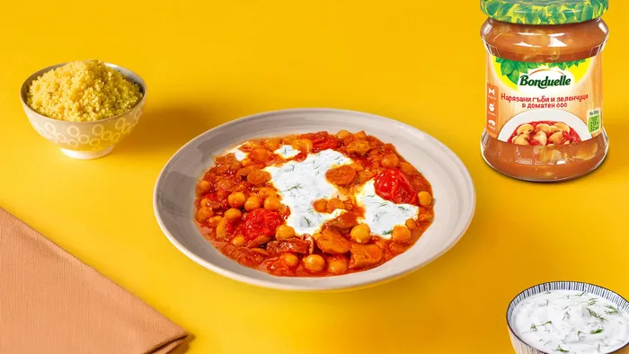 Нахутена яхния с нарязани гъби и зеленчуци в доматен сос