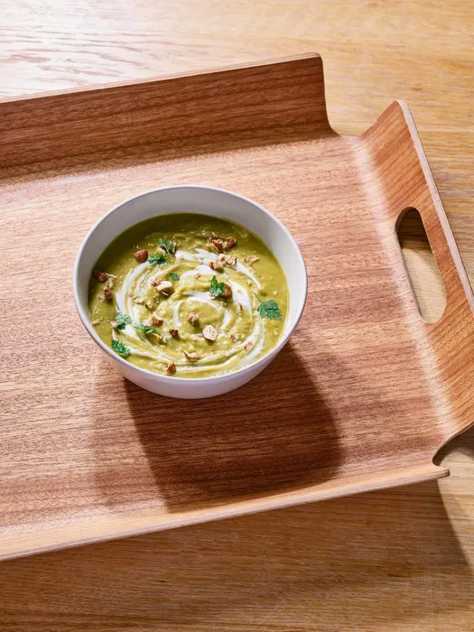 Velouté de petits pois aux noisettes