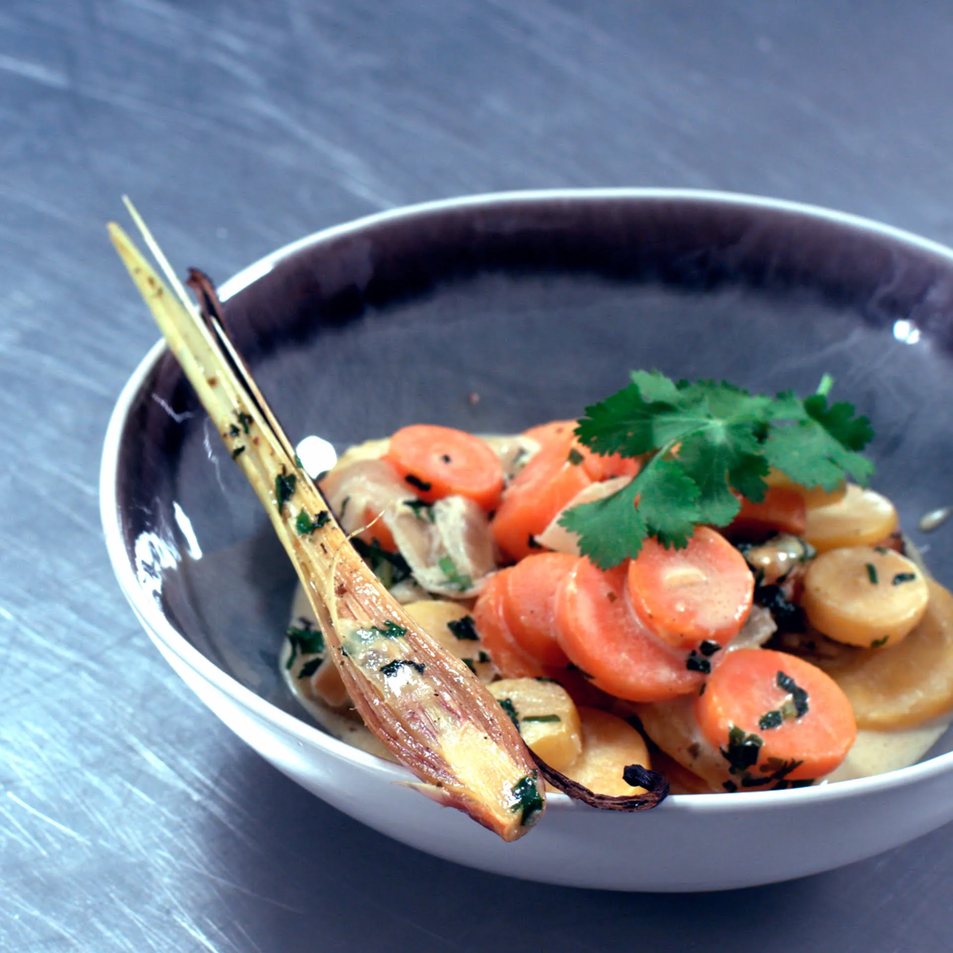 Le curry thaï vert de carottes qui arrache