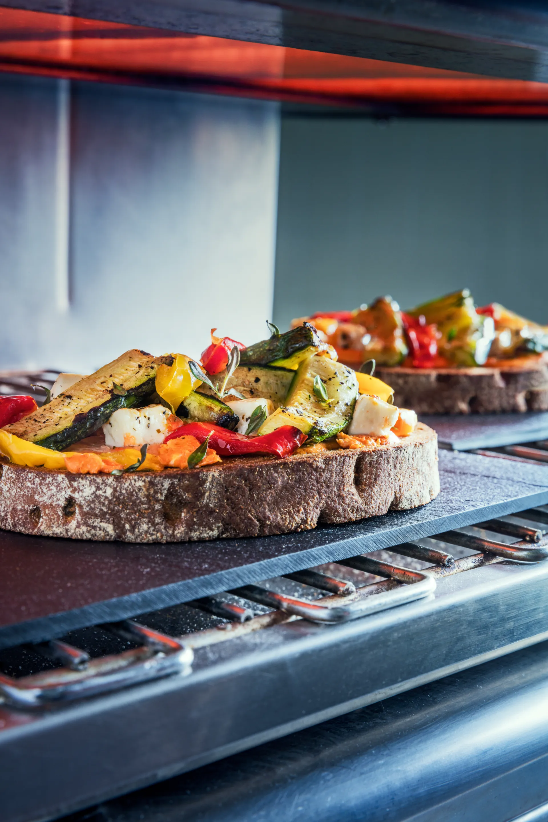 Bruschetta z warzywami grillowanymi i fetą