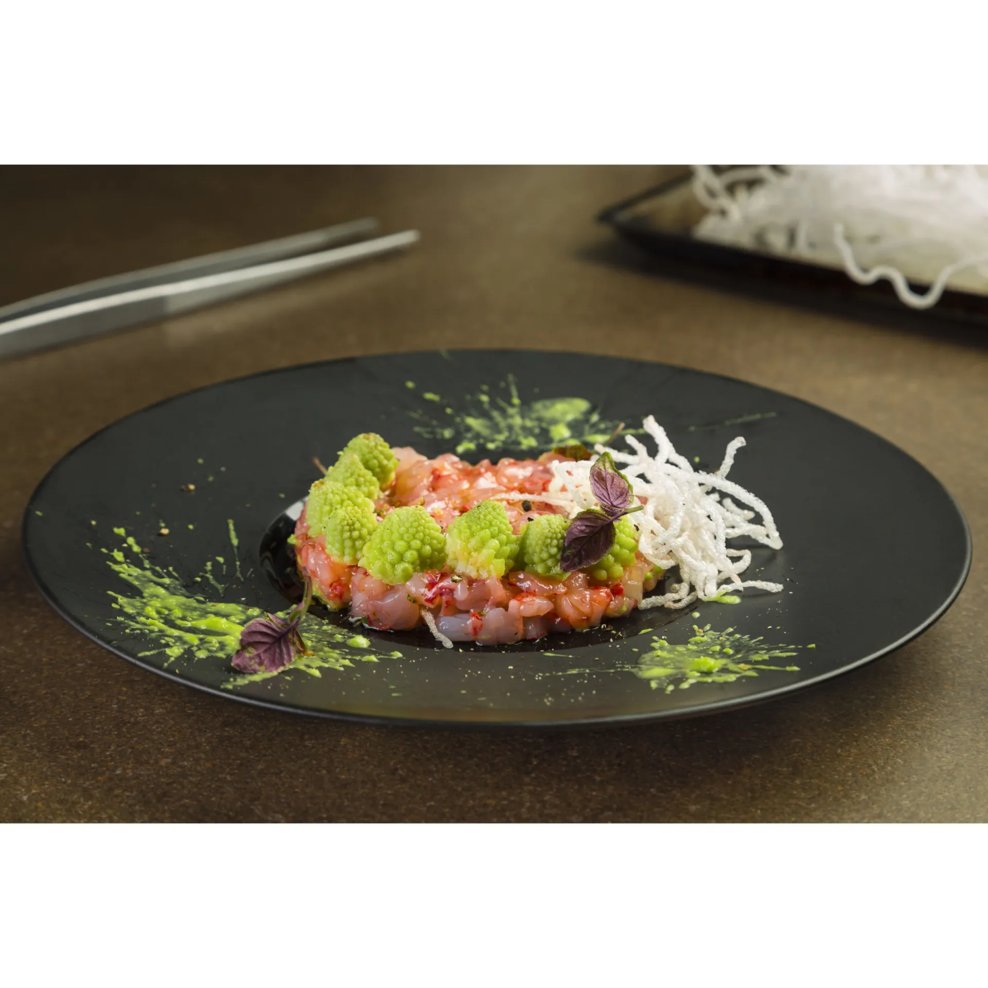 Tartare di gamberi rossi con romanesco e dressing al wasabi