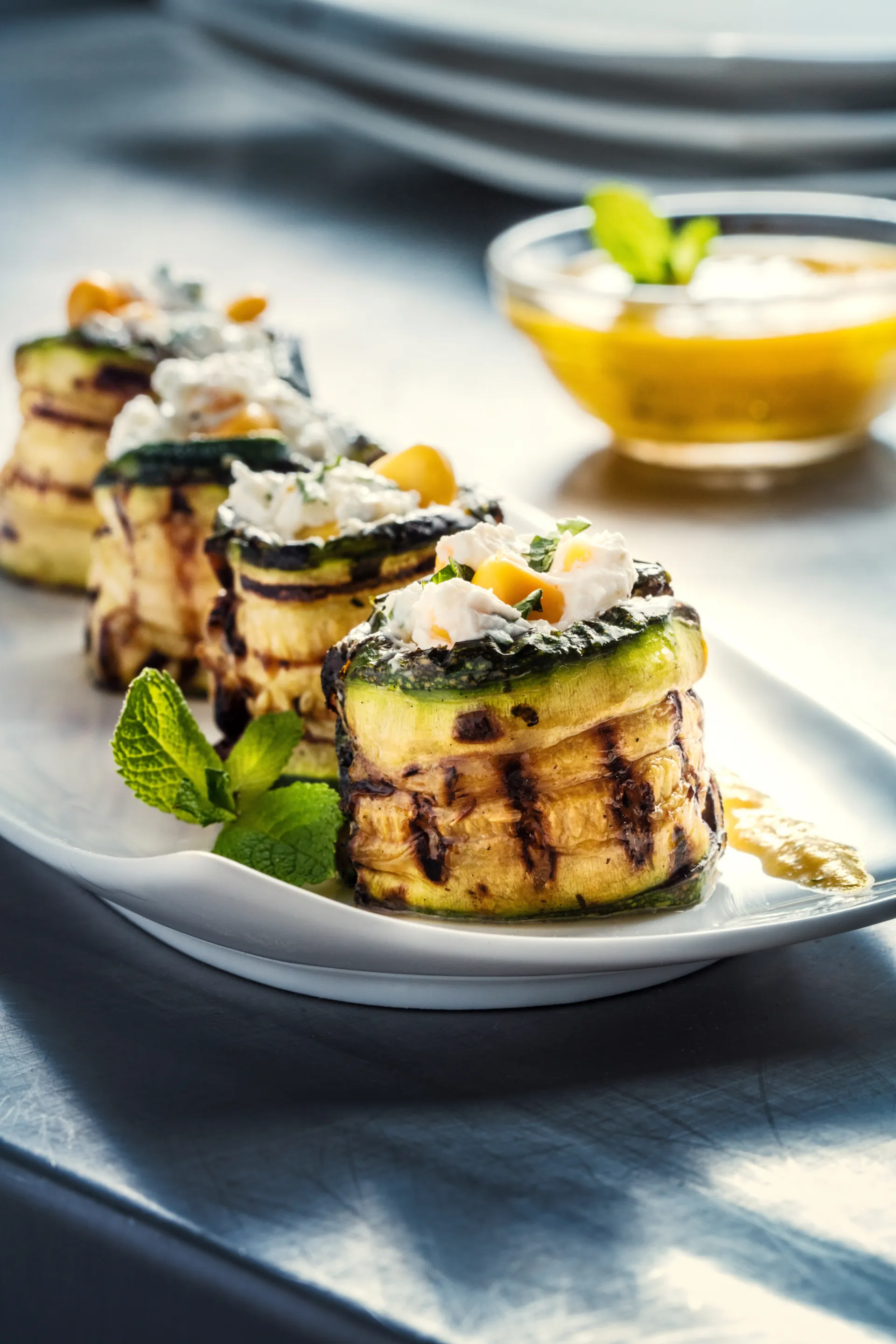 Maki di zucchine grill, caprino e mais