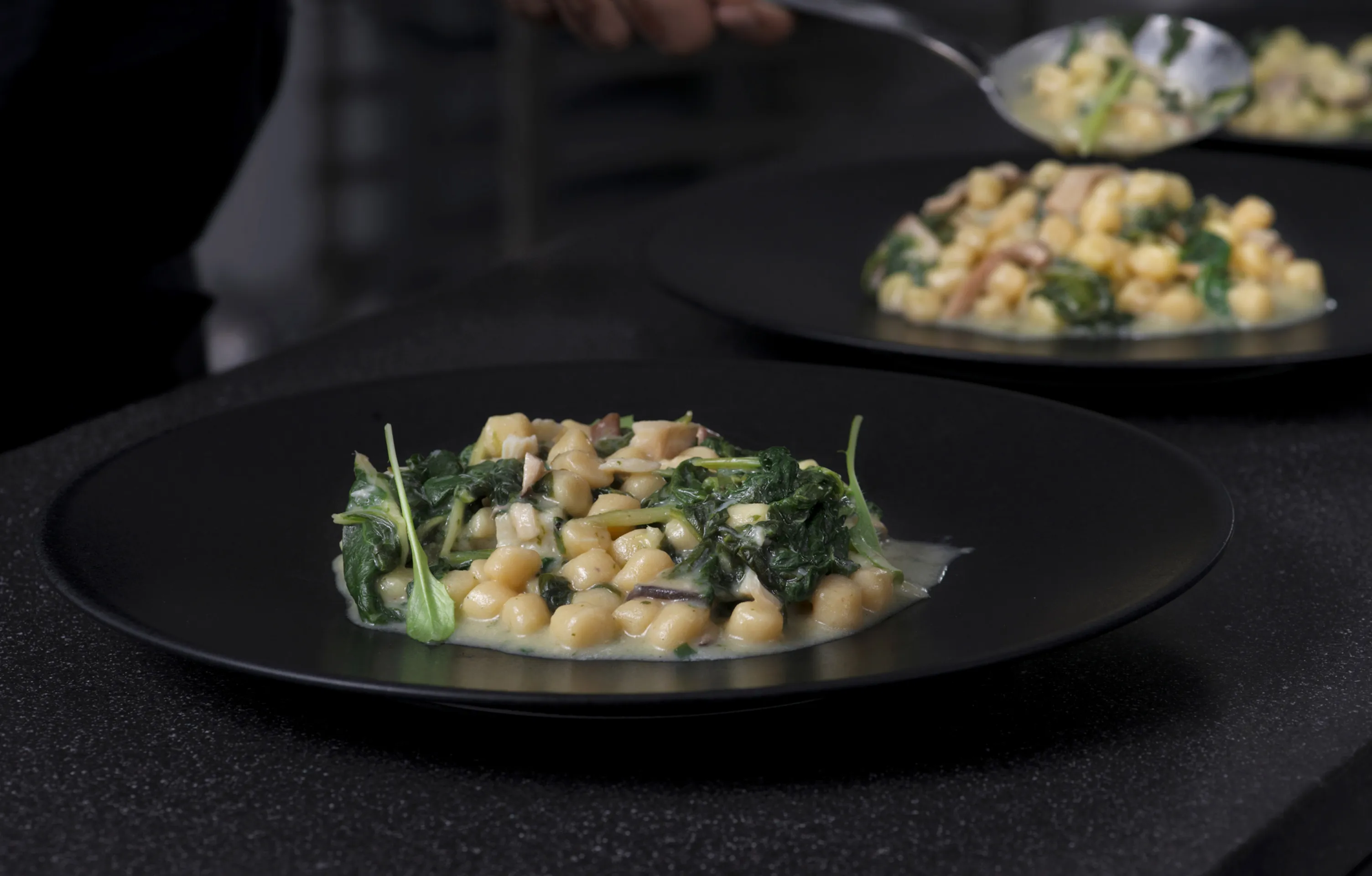 Chicche di patate con bieta, baccalà e funghi cardoncelli