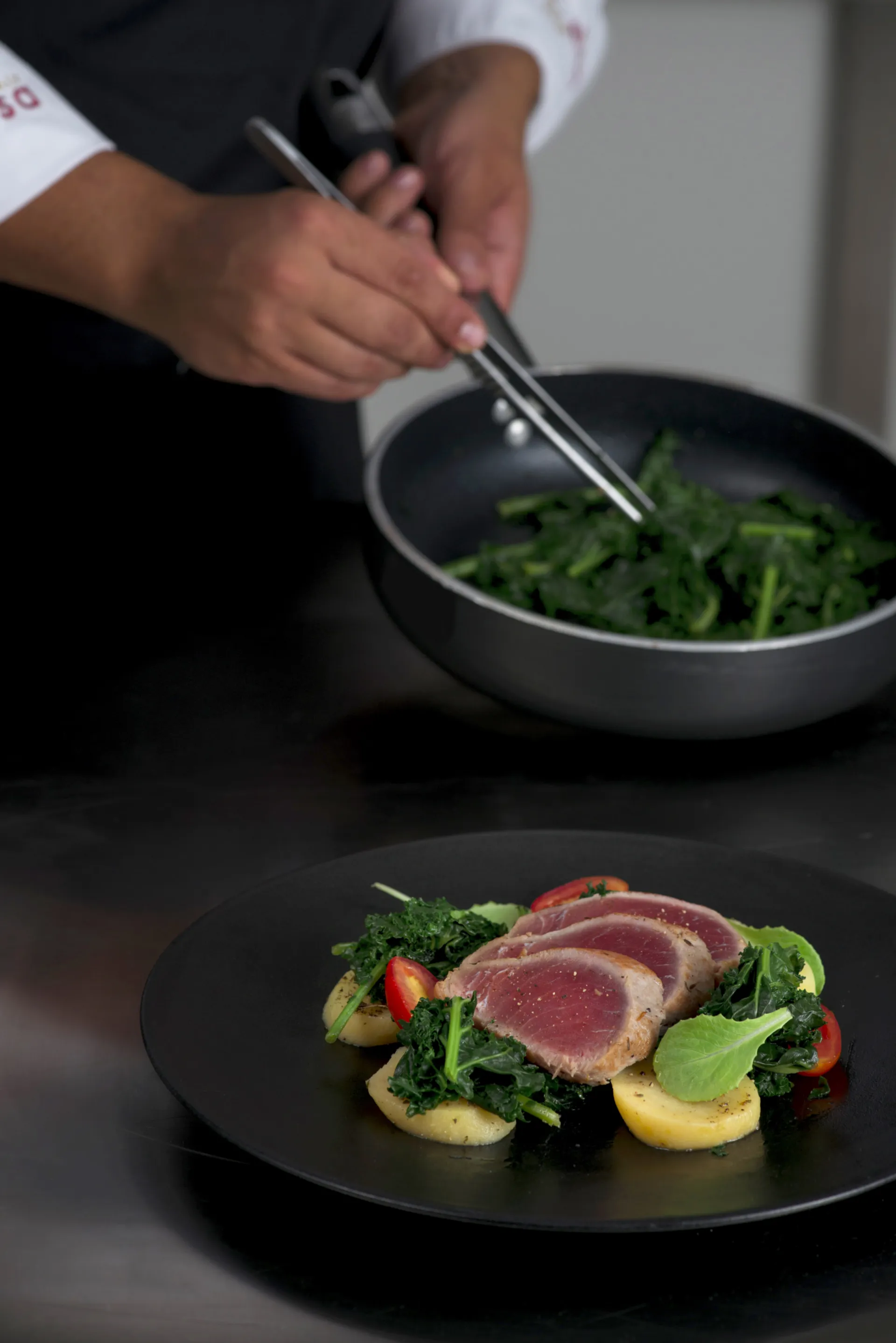 Ensalada de atún rojo y col kale