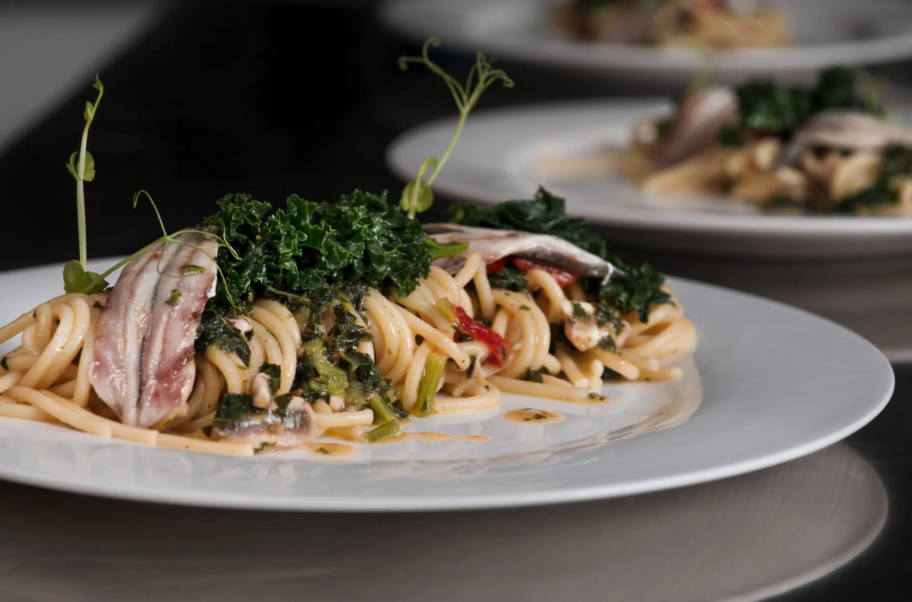 Spaghetti z anchois i jarmużem