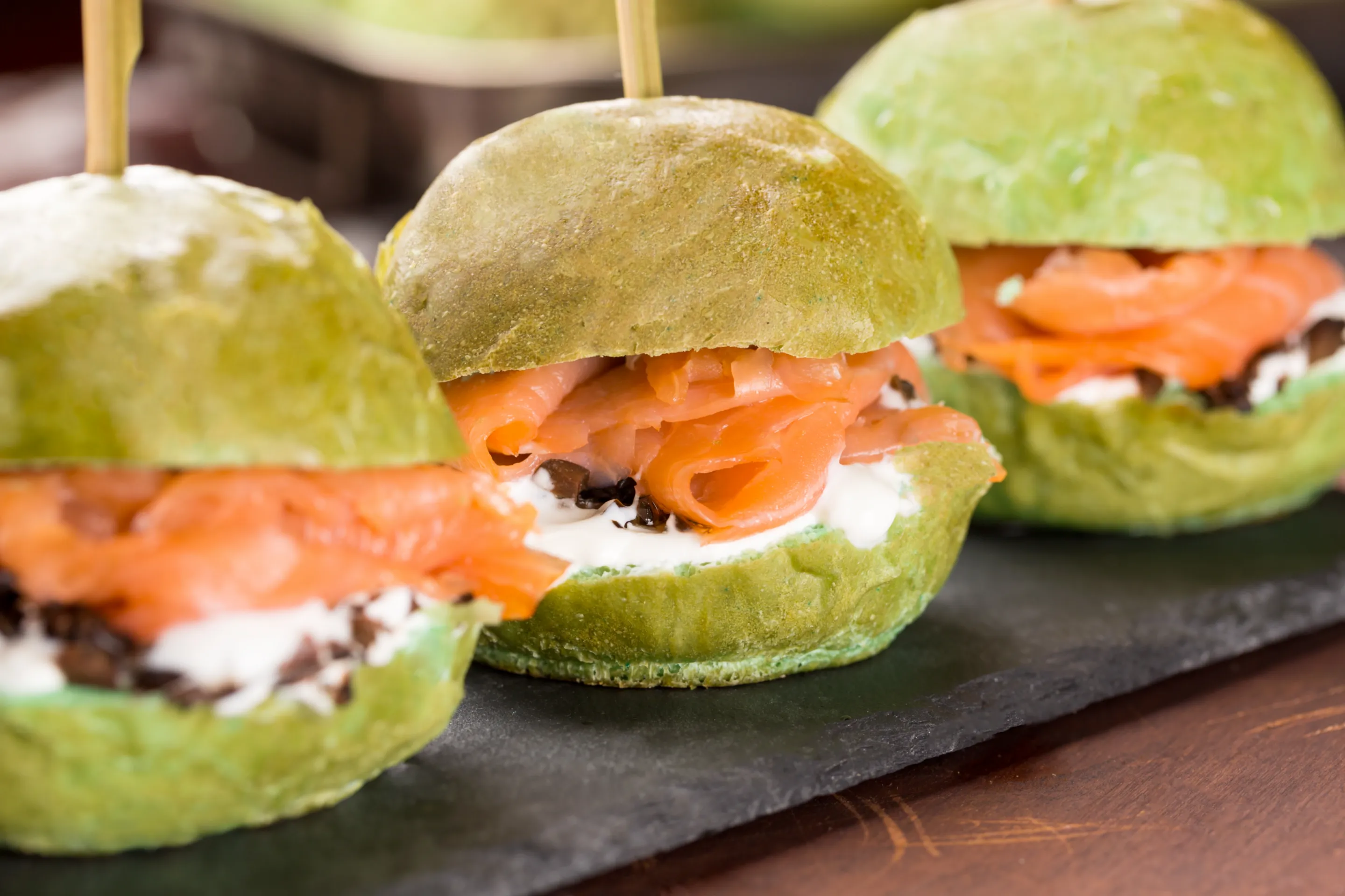 Mini sandwich ai broccoli con salmone