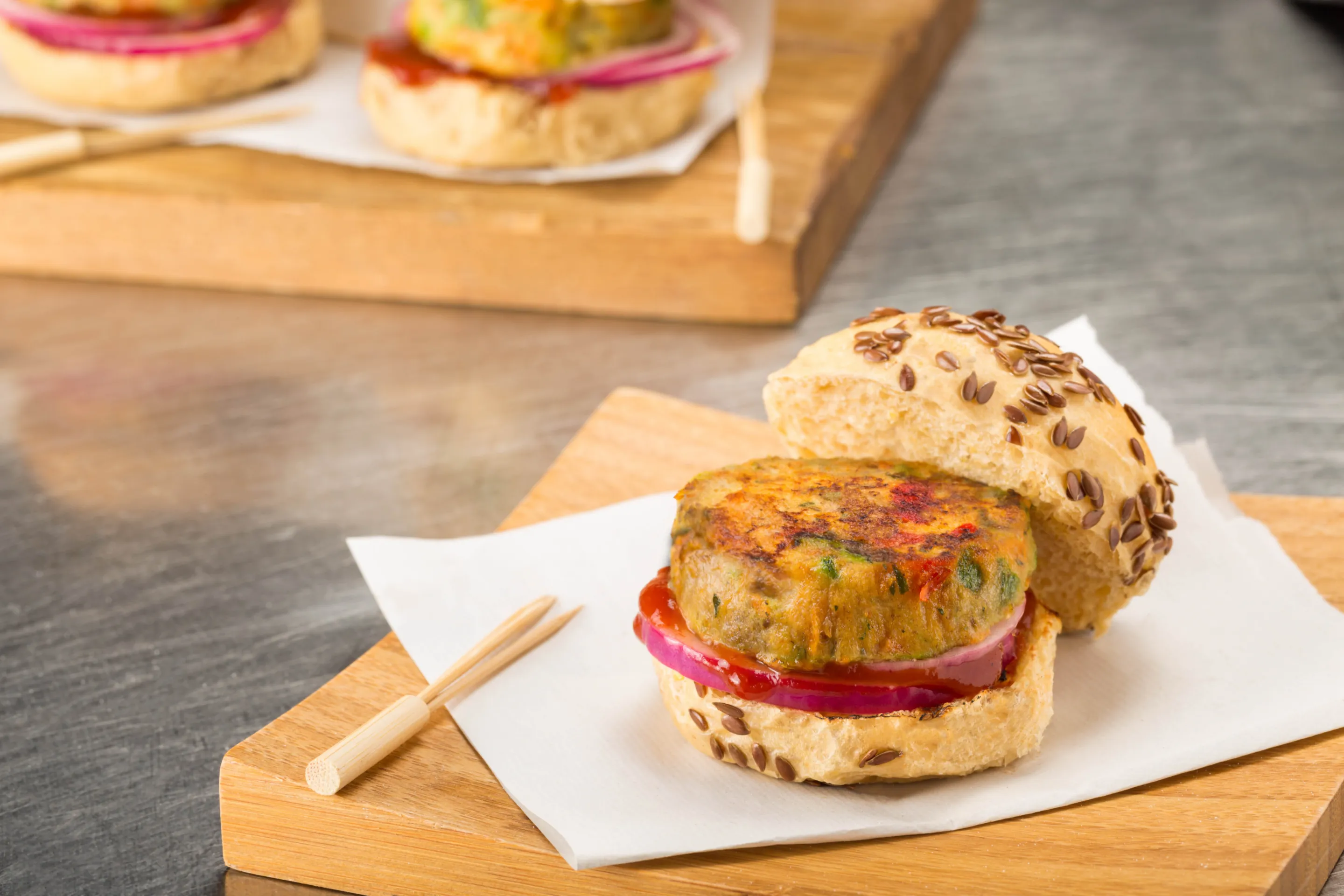 Sandes com burguer de legumes assados e grão-de-bico