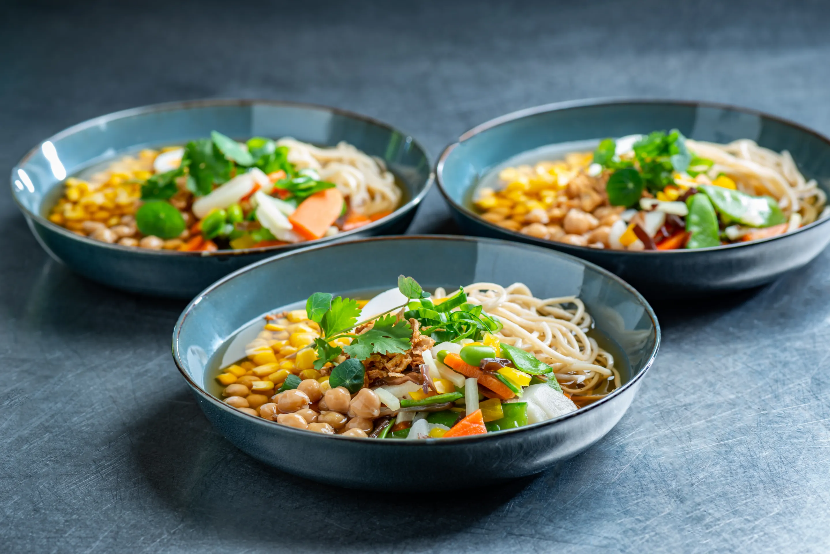24/7 groenten: Colorful asian soup with maïs and chickpeas