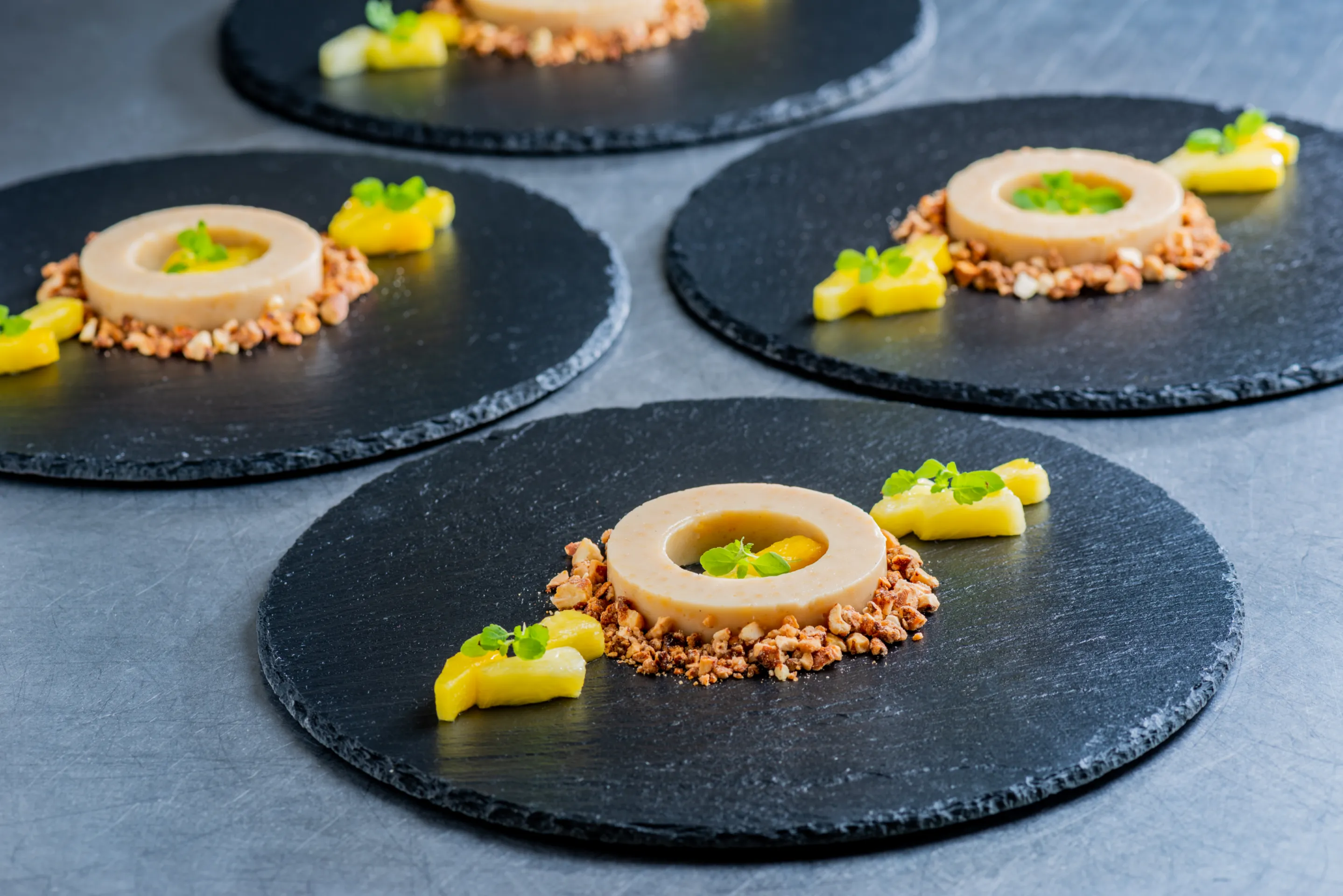 Vegan Kerstmenu 2019: Vegan blanc manger with Pepites