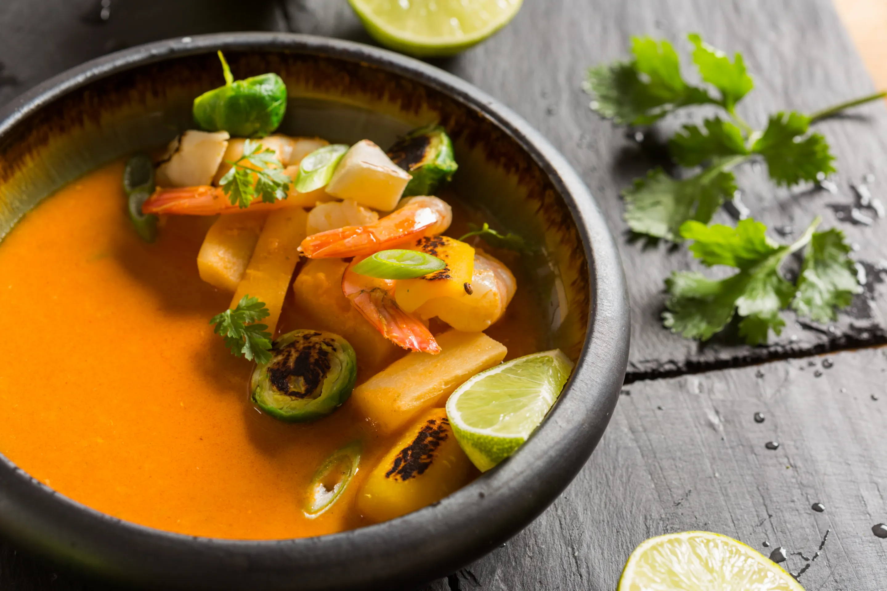 Krem z batatów z mlekiem kokosowym i curry