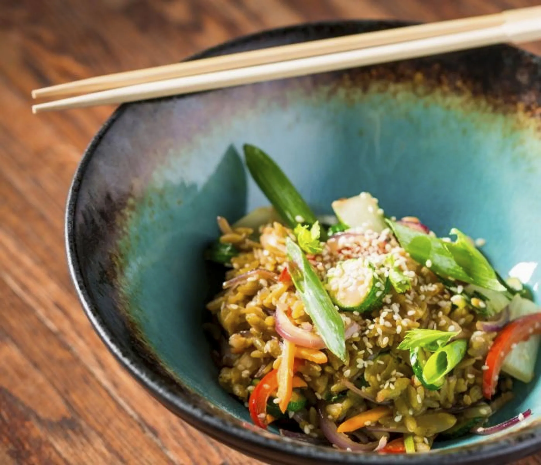 Stir-fry z Pepitkami z grochu i cukinii