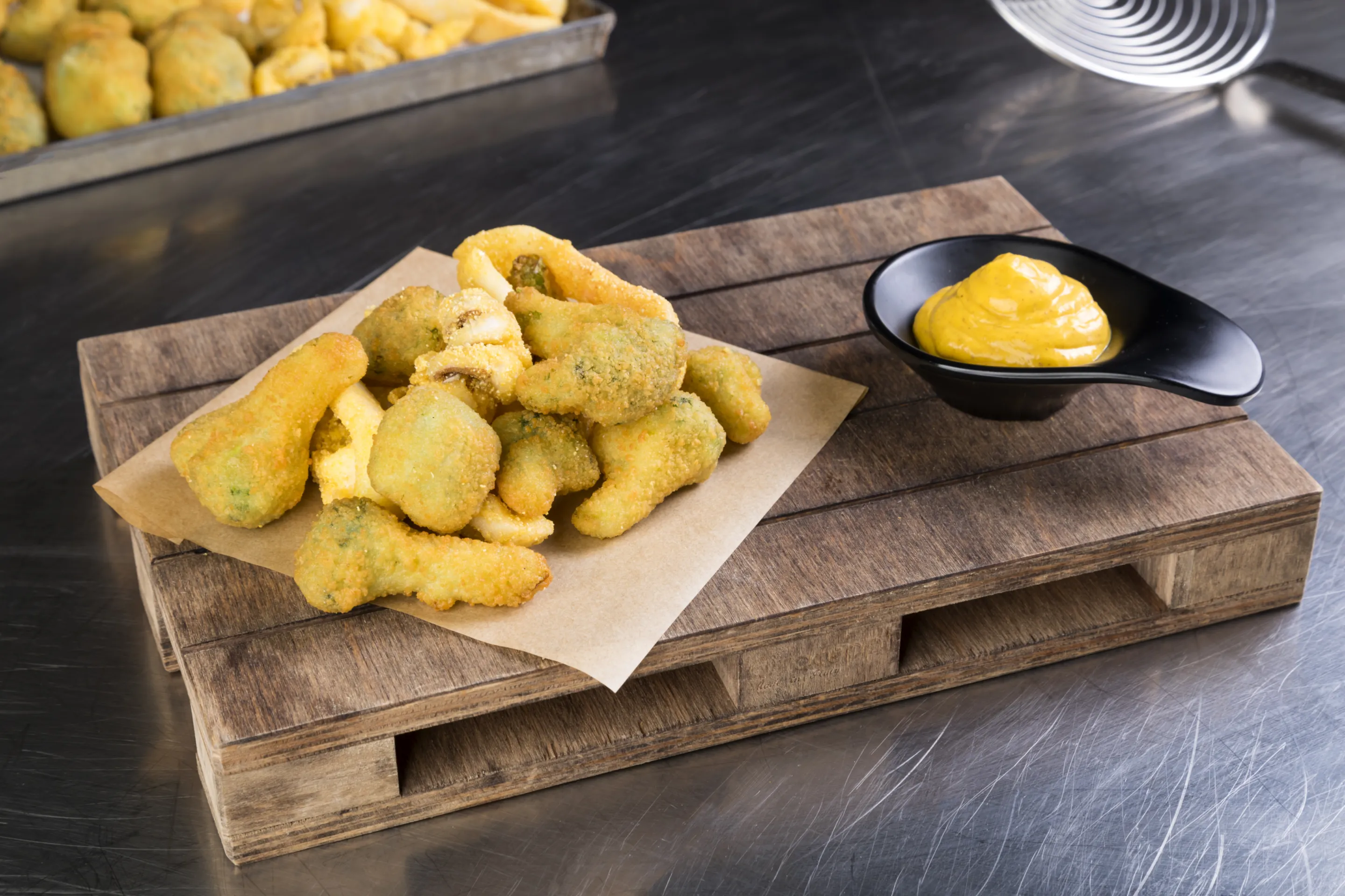 Broccoli panati e calamari fritti con salsa senape e miele