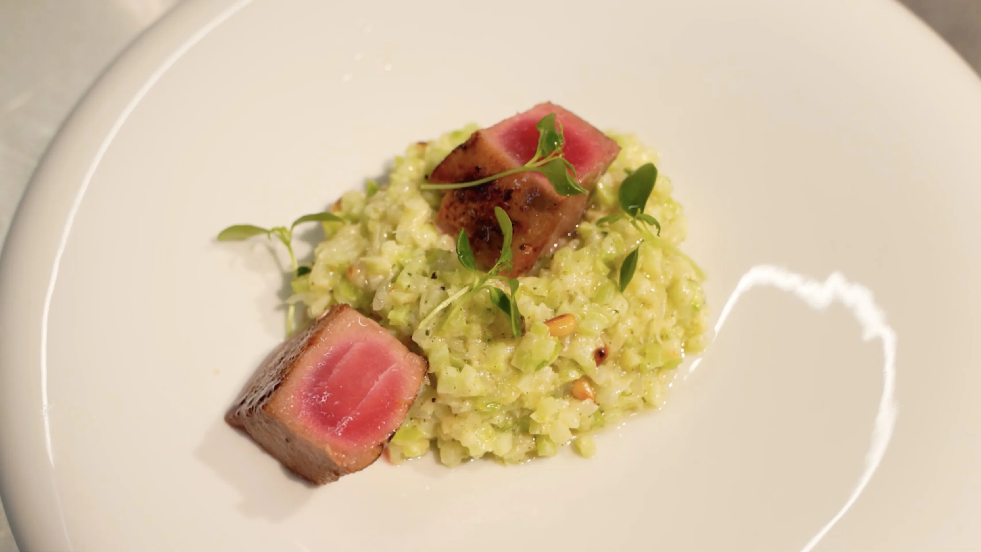 Brokolių ir kalafioro daržoiotto su kepto tuno filė