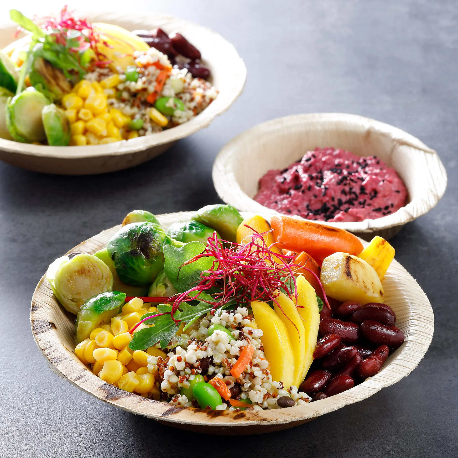 Bowl mit Rote-Bete-Hummus Bowl mit Rote-Bete-Hummus