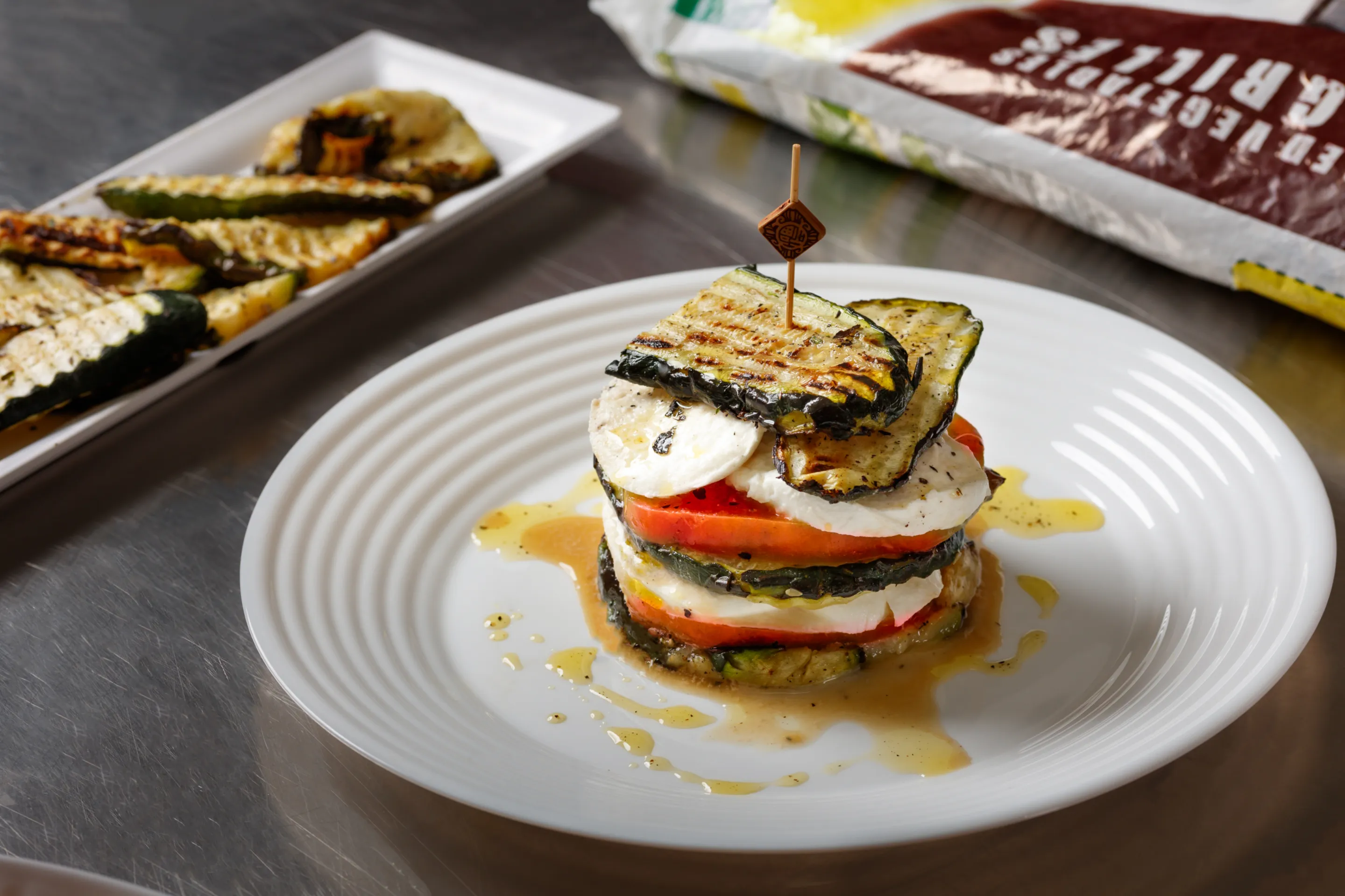 Caprese di bufala con zucchine grigliate