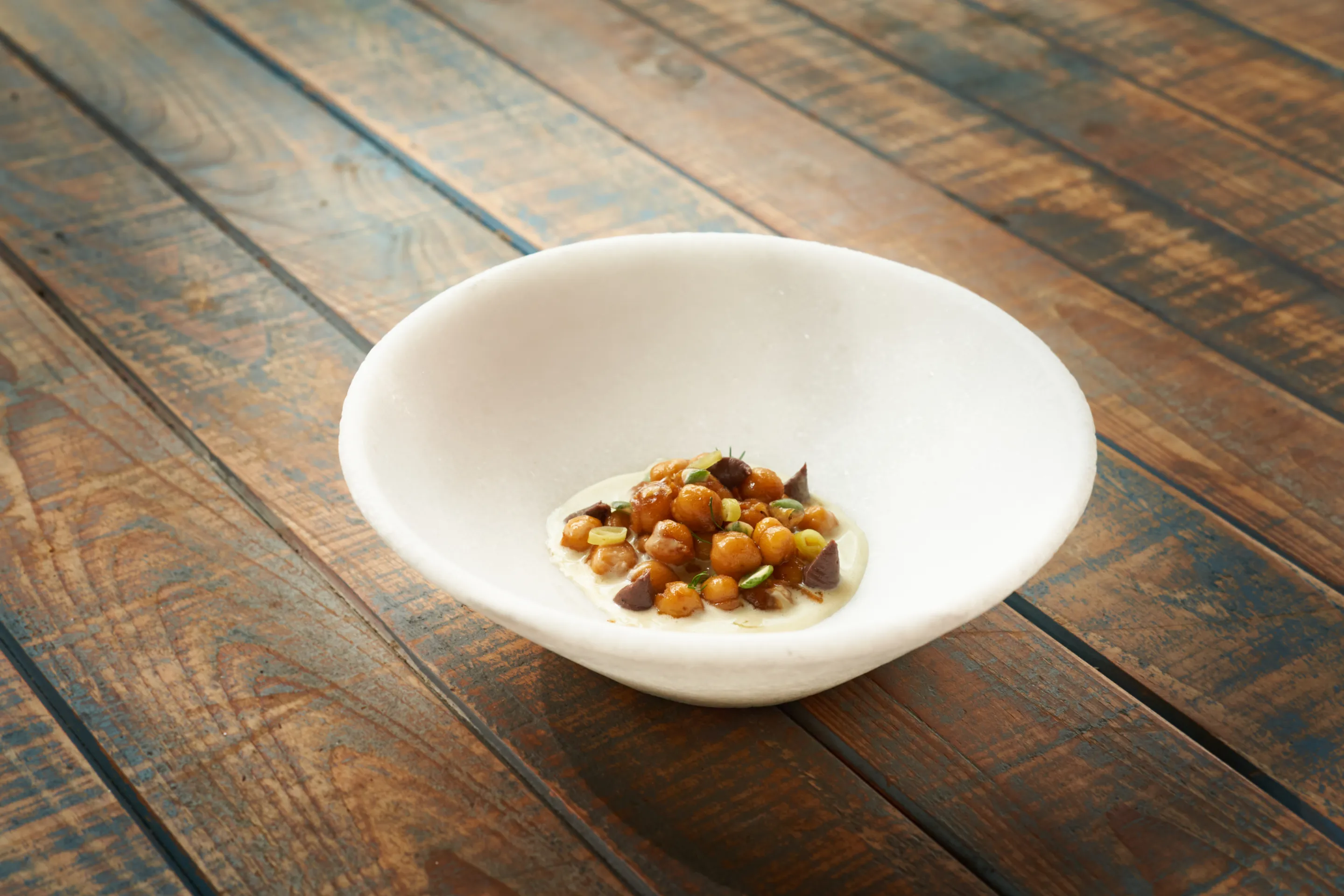 Garbanzos, beurre blanc y morcilla vegetal