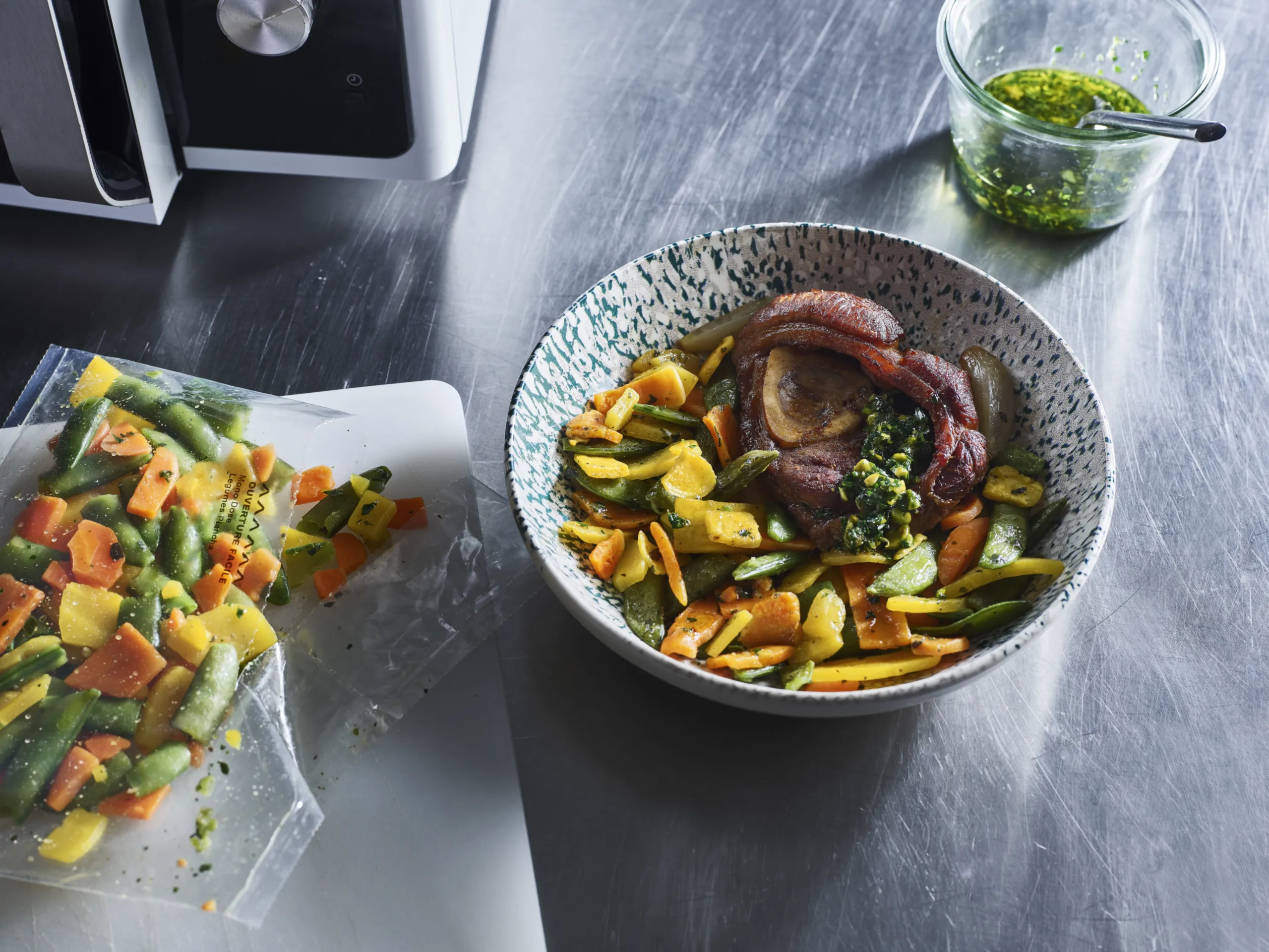 Monodoses carottes et pois mange-tout et osso bucco gremolata