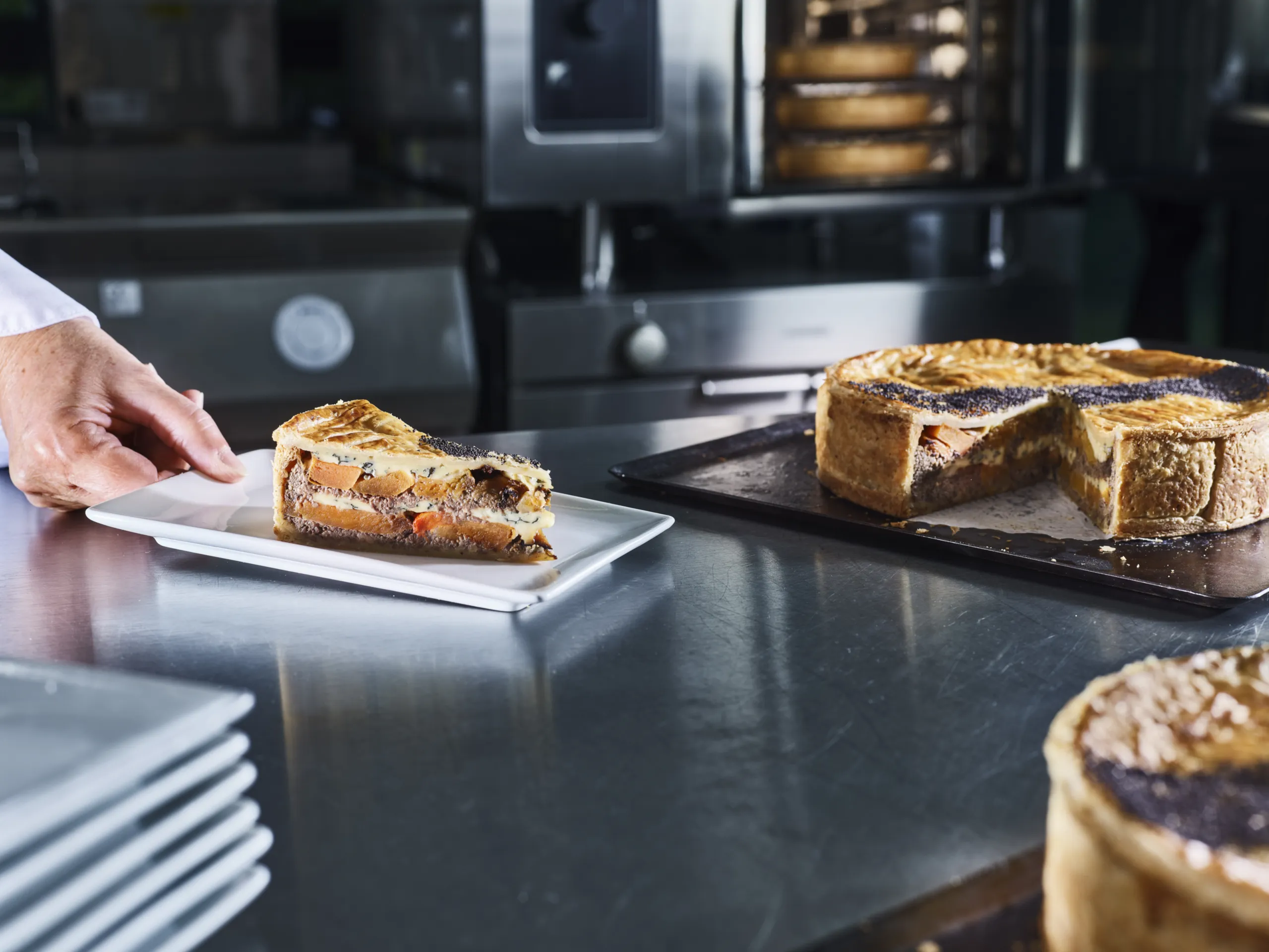 Tourte au butternut grillé, champignons et fourme d'Ambert
