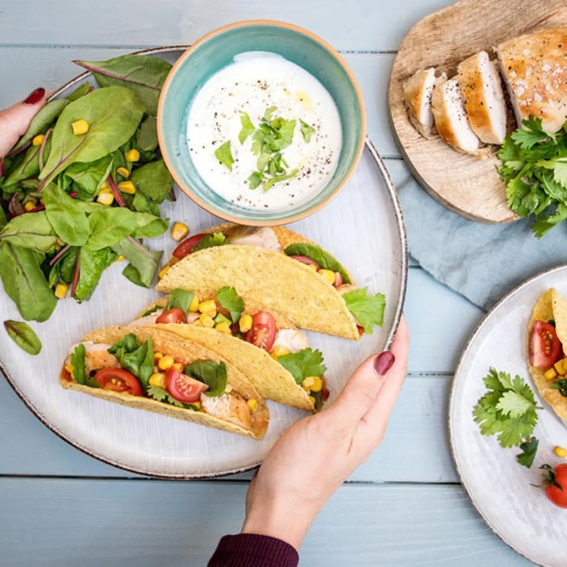 Tacos s kuřecím masem a kukuřičnou salsou