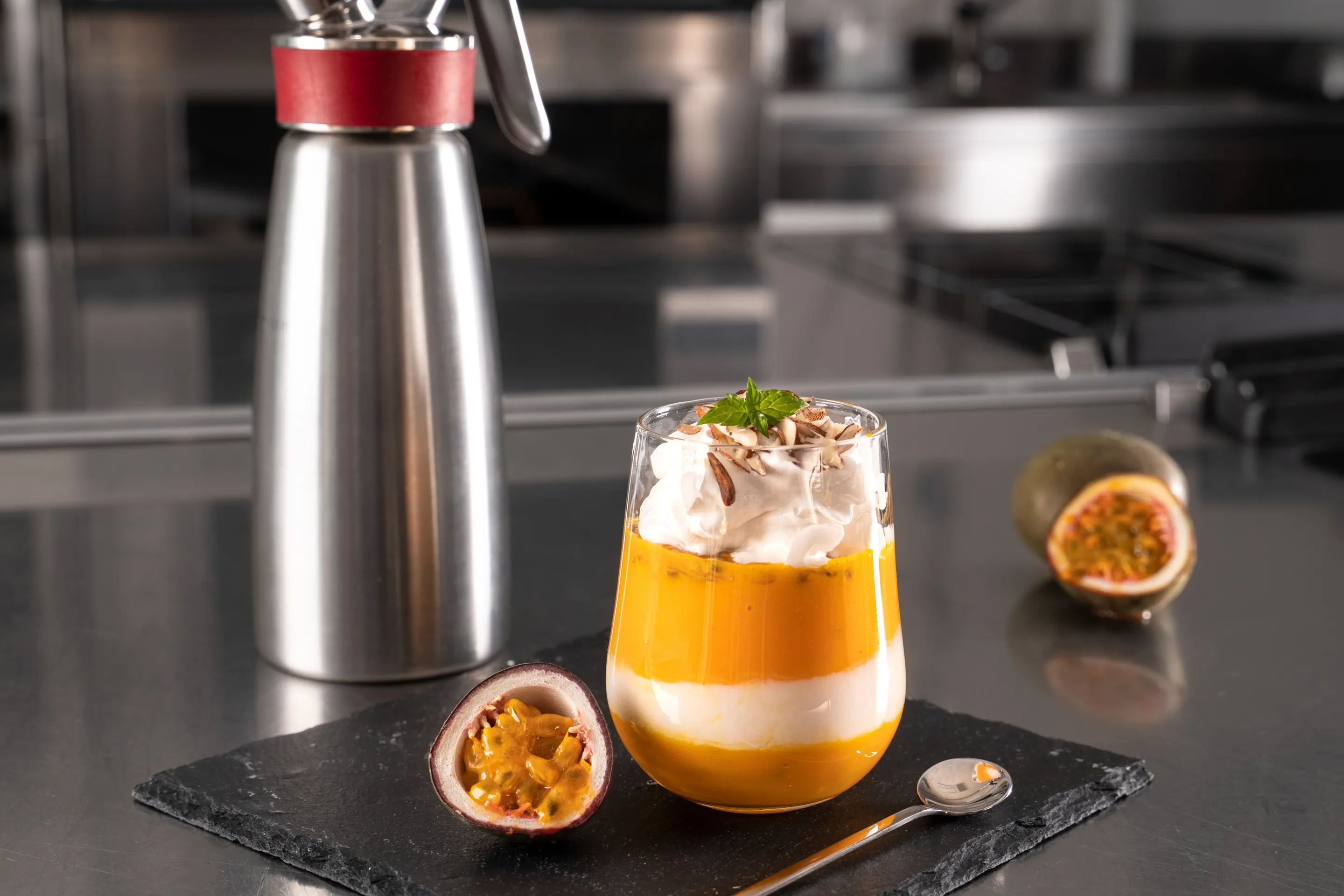 Bicchierini di crema di carote e passion fruit, spuma di cocco e mandorle tostate