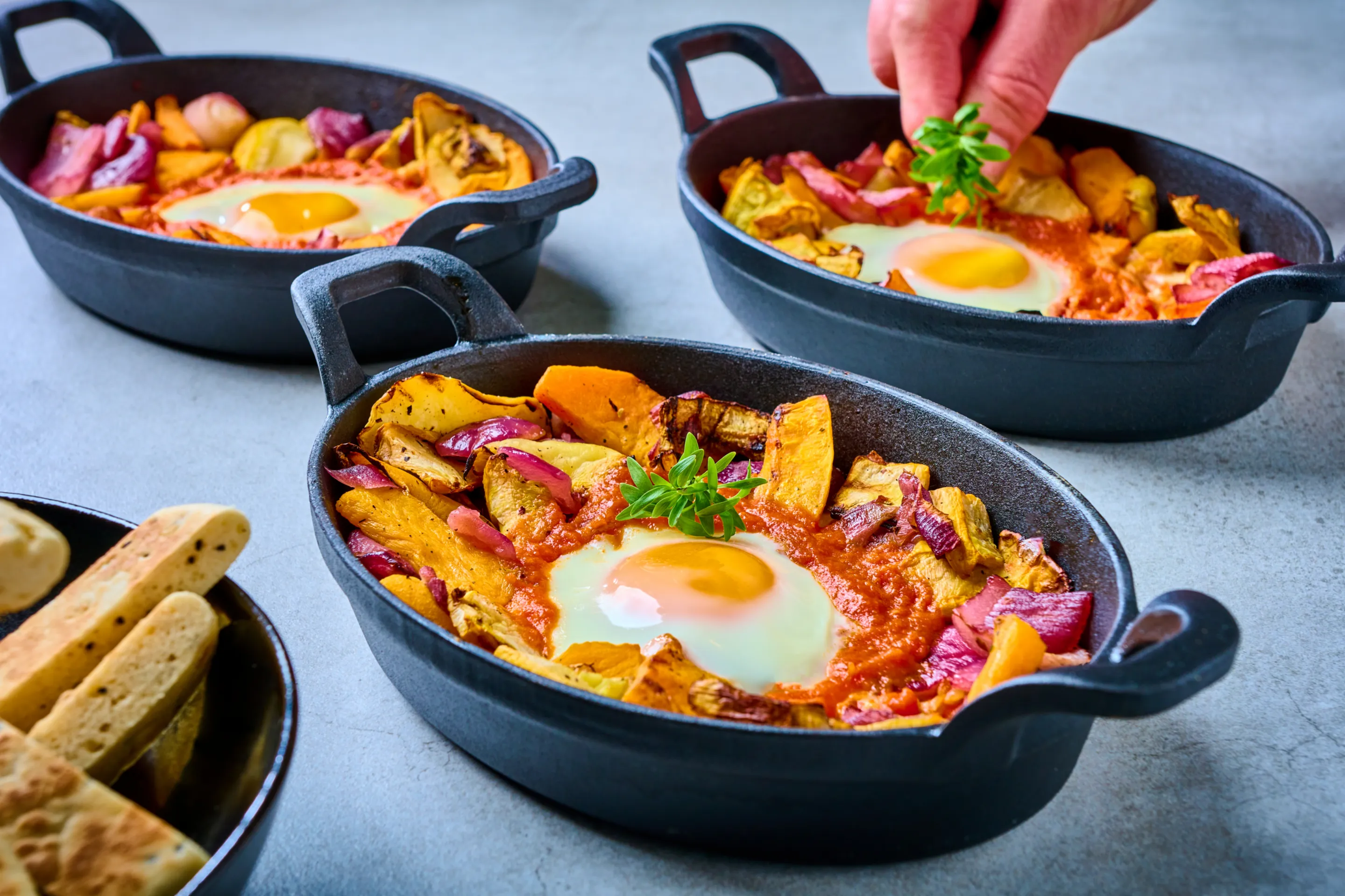 Shakshuka met granen peulvruchten en gegrilde groenten