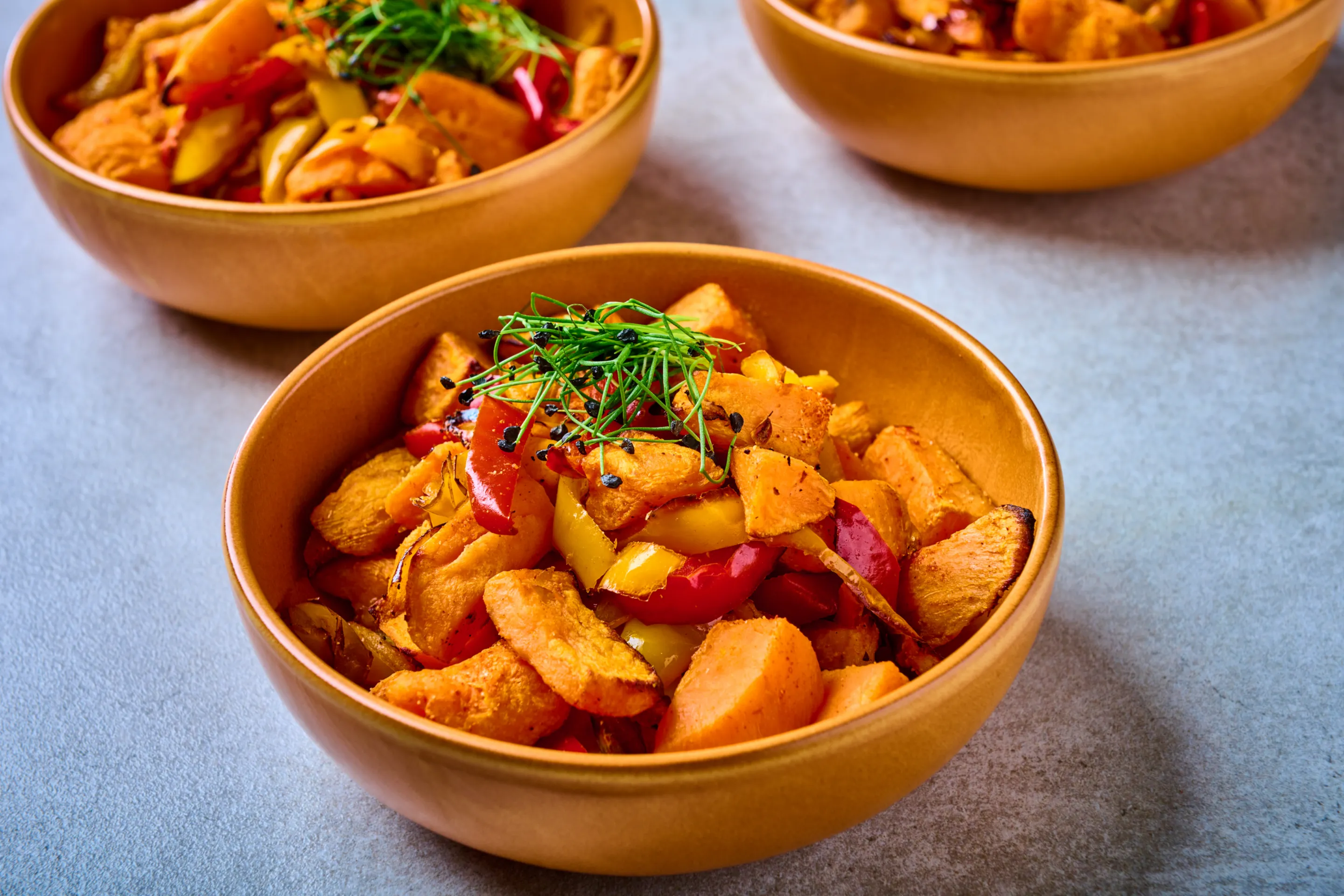Patatas bravas met gegrilde groenten Patatas bravas met gegrilde groenten