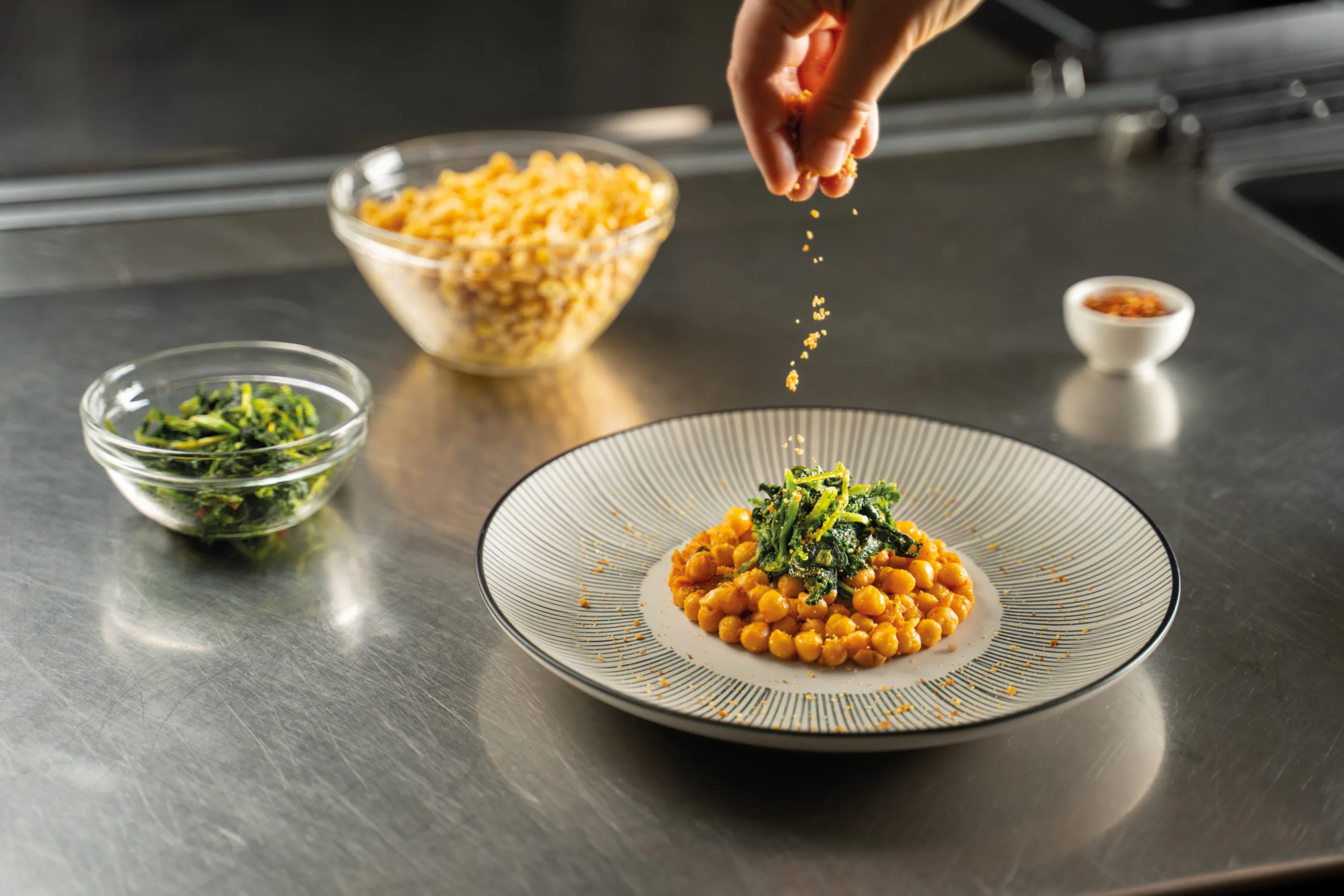 Ceci arrostiti, Friarielli e crumble di taralli