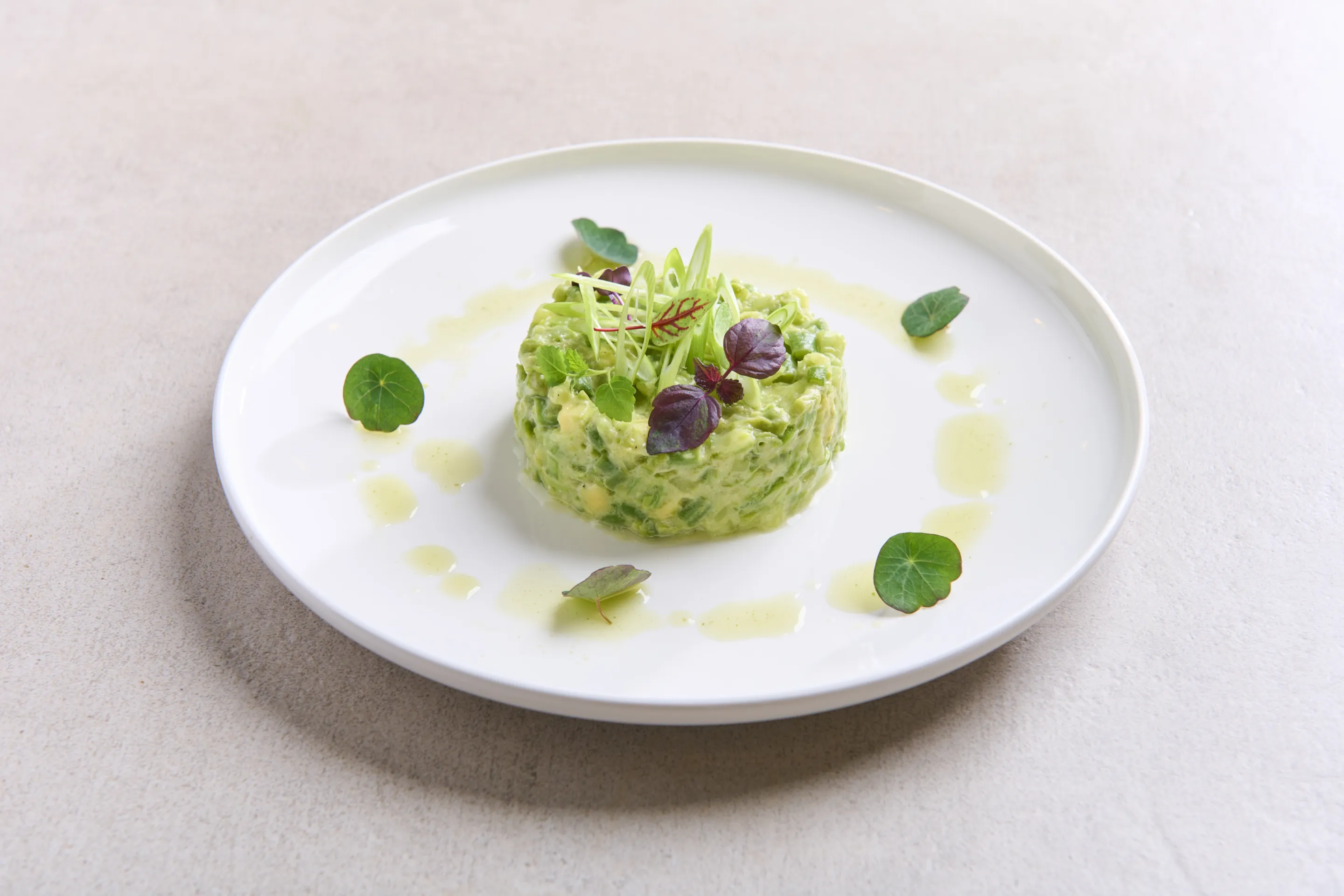 Tartaar van erwt,groene boontjes, avocadoen limoenroom