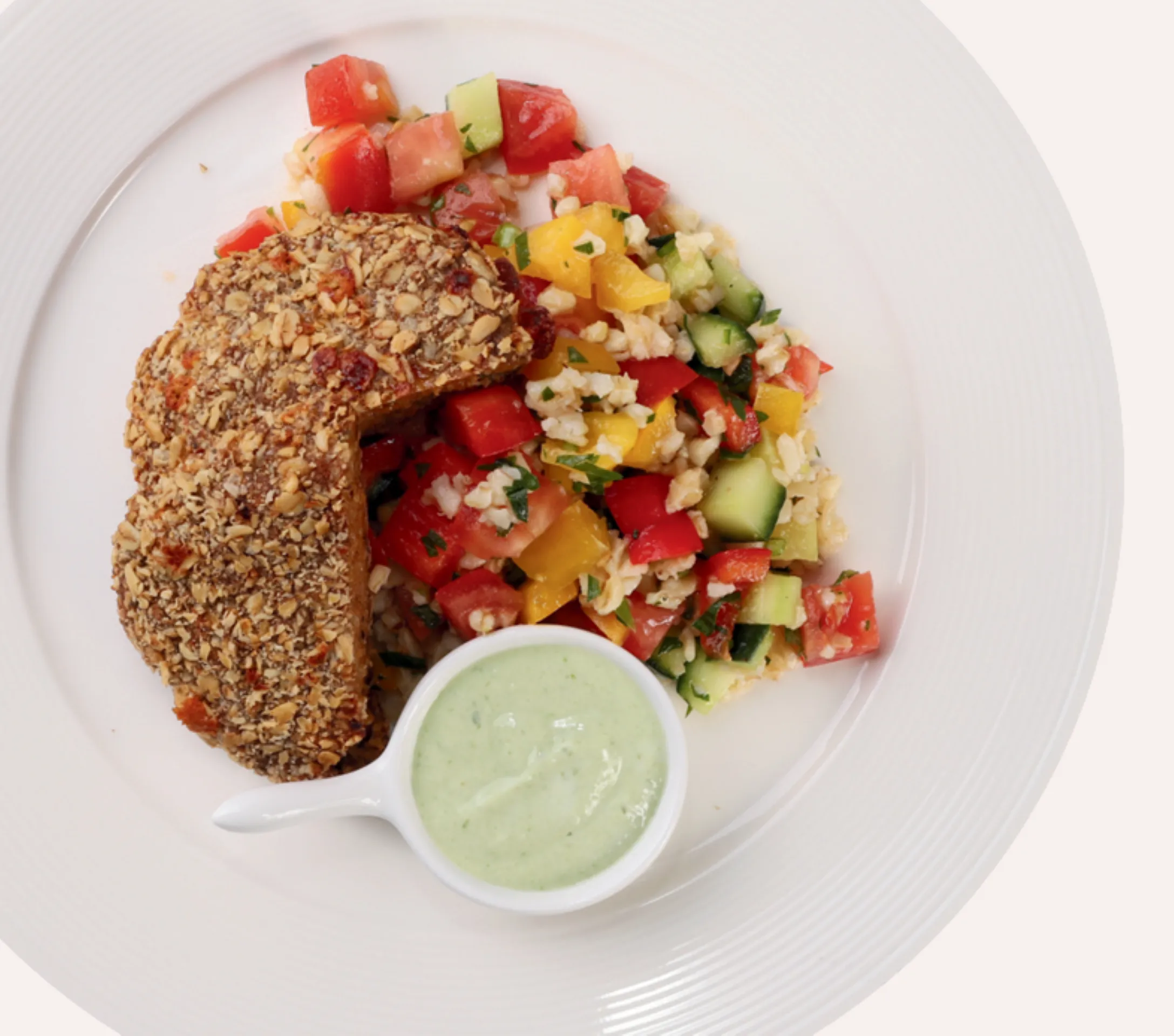 Hovězí luštěninové karbanátky s bulgurovým salátem a jogurtový dip