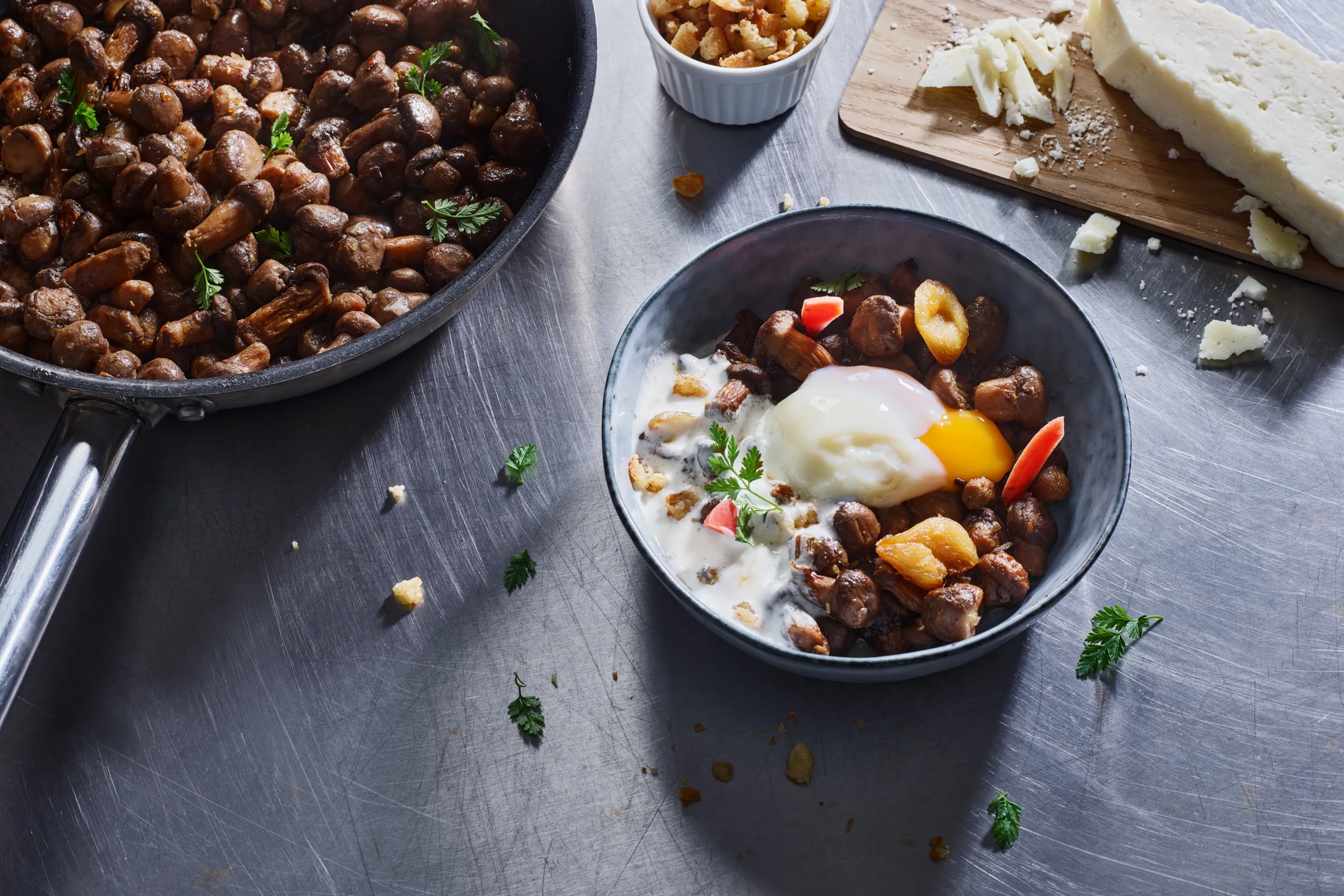 Oeuf poché et champignons de Paris crème au parmesan