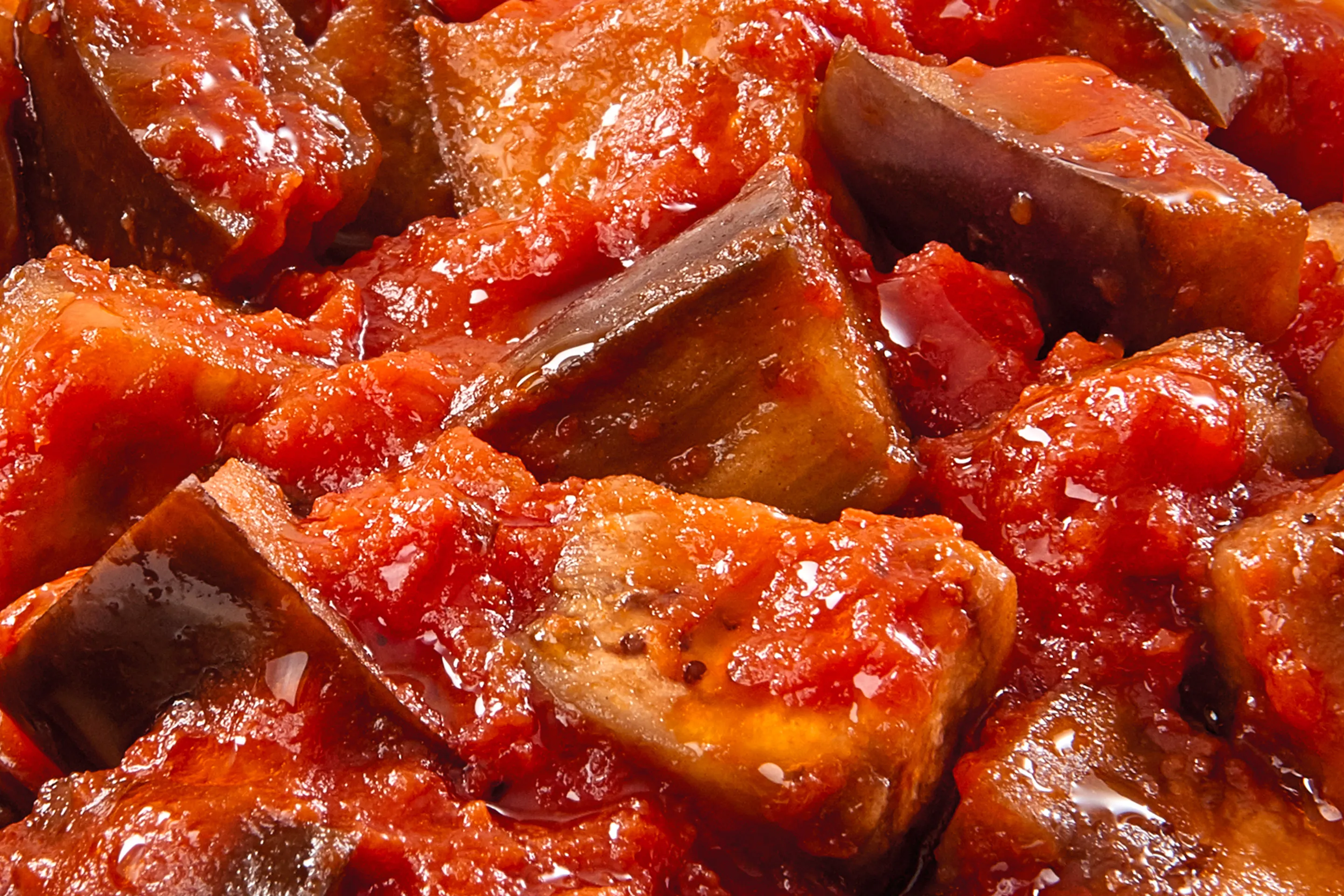 Melanzane con sugo di pomodoro e basilico