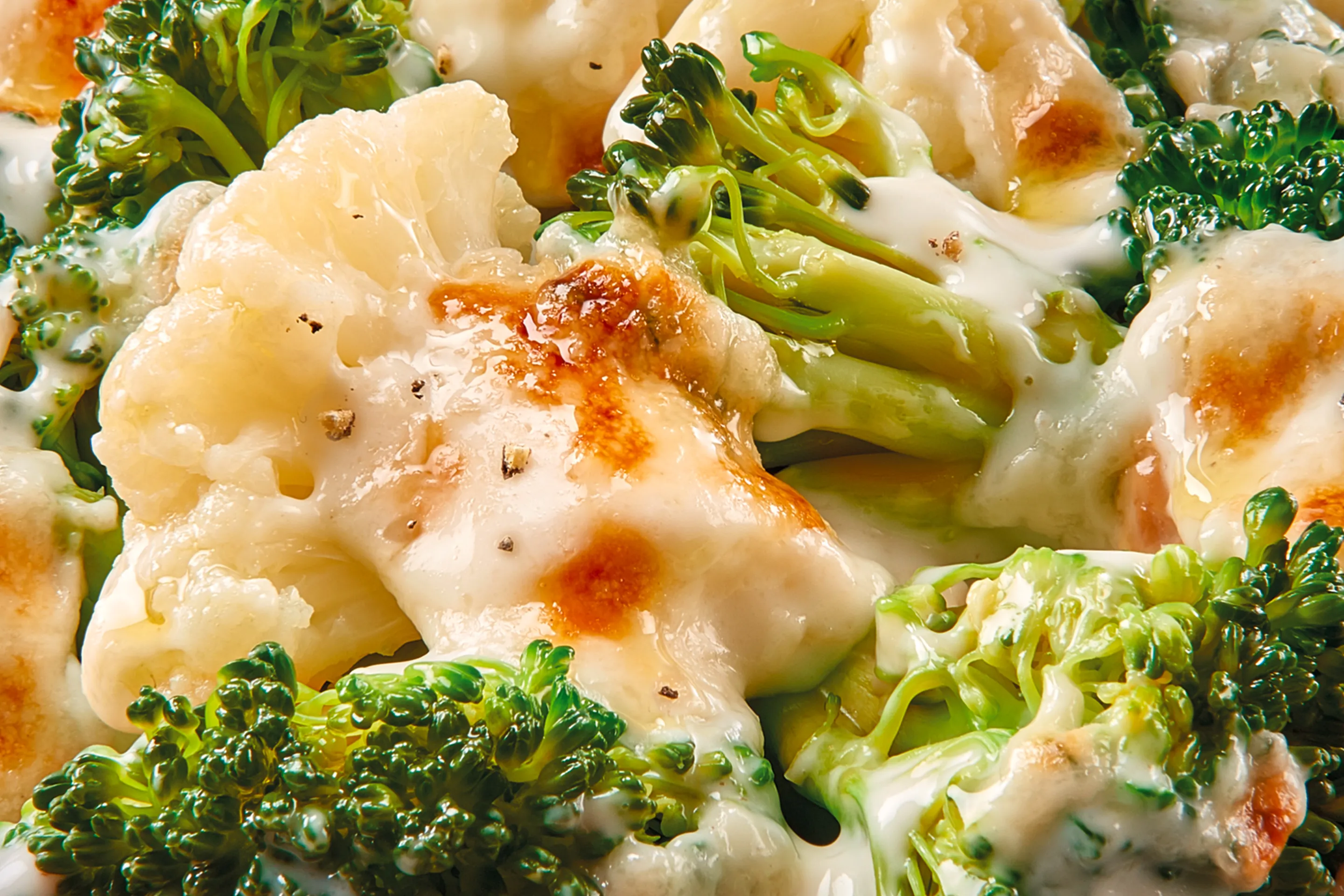 Broccoli e cavolfiori con besciamella e formaggio