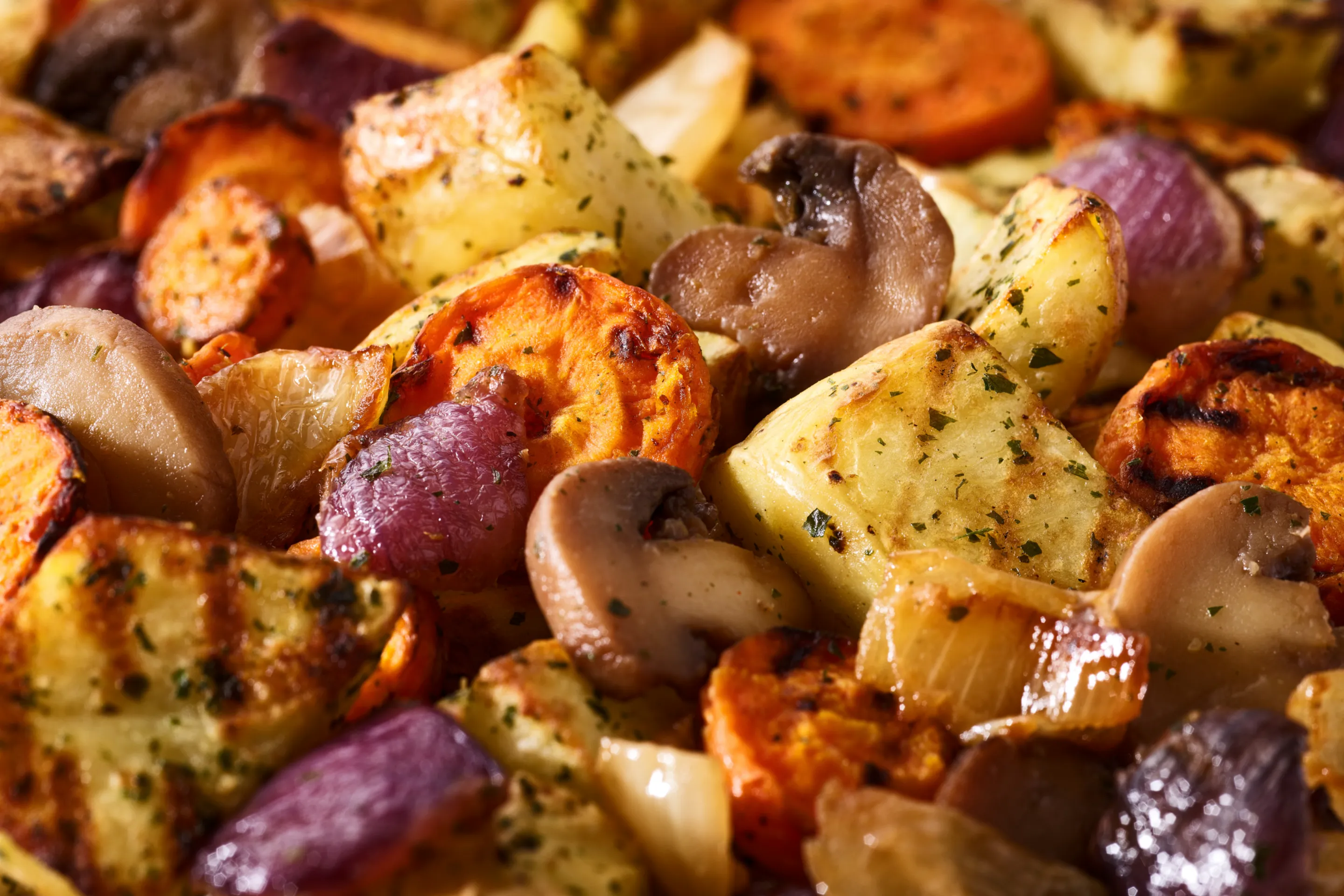 SALTEADO DE LEGUMES ASSADOS COM ALHO E&nbsp;SALSA