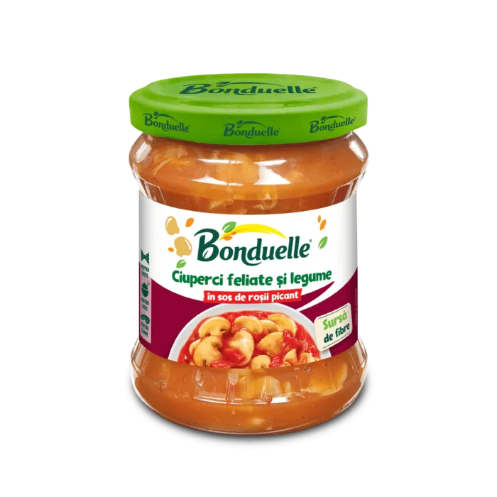 Ciuperci feliate și legume în sos de roșii picant